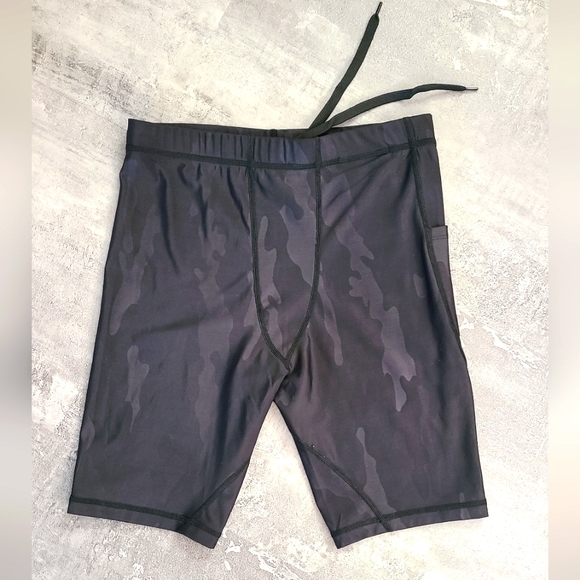 EVER FORWARD APPAREL Men's Athletic Shorts Size Large in black camouflage - Picture 1 of 7